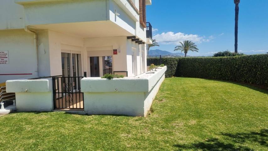 Precioso apartamento en primera línea de playa con vistas laterales parciales al mar en una codiciada urbanización en La Cala de Mijas photo 0