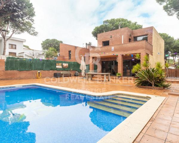 Casa En venta en Castelldefels photo 0