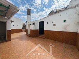 TÍPICA CASA RURAL CON ENORME PATIO. photo 0