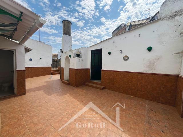 TÍPICA CASA RURAL CON ENORME PATIO. photo 0