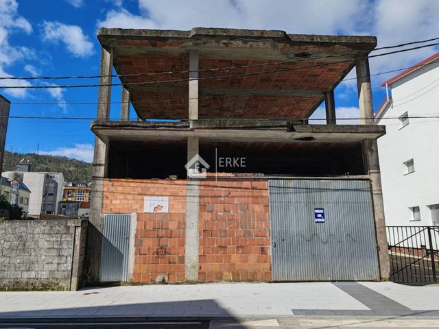 SOLAR URBANO CON CONSTRUCCIÓN EN EL CENTRO DE CÉE photo 0