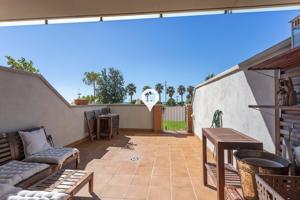Planta baja con jardín privado y zona comunitaria espectacular photo 0