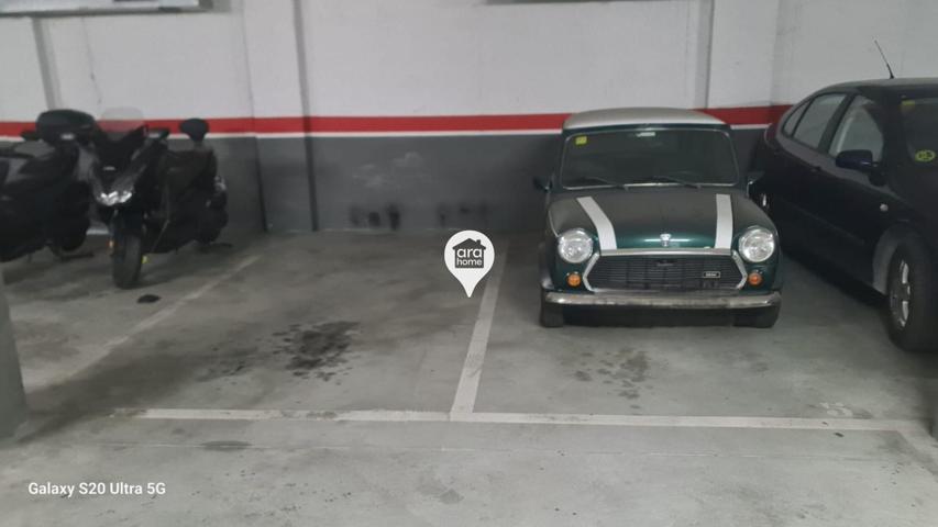 Plaza de parquing cómoda photo 0