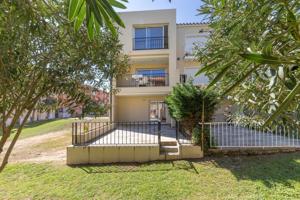 Casa adosada a estrenar, a 100 m de la playa, 3 dormitorios, 2 baños, garaje, piscina y jardín comunitario. photo 0
