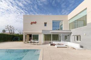 Empuriabrava, Casa con 5 dormitorios, jardin, piscina de 6x12m, garaje photo 0