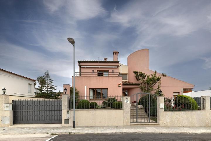 Villa bien cuidada en Mas Matas con mucho espacio habitable y una gran bodega photo 0