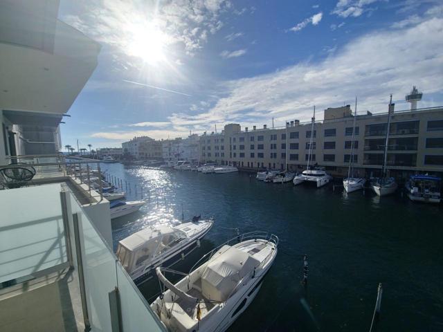 Empuriabrava, Port Moxo, casa adosado con amarre 4,2 m x 11 m, 3 dormitorios, garaje, parking y ascensor photo 0