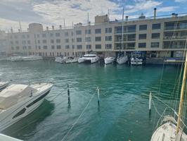 Empuriabrava, Port Moxo. Casa con amarre de 4,8m x 11m, 2 dormitorios, ascensor, varios balcones, azotea, garaje y parking photo 0