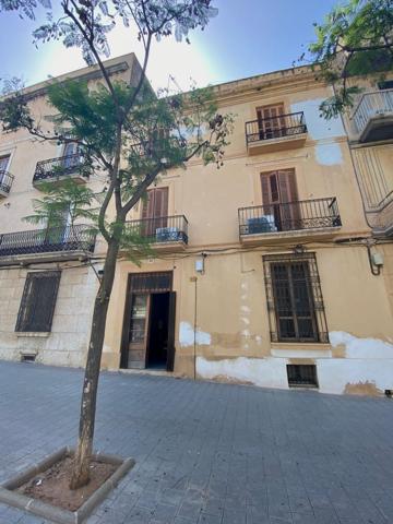 Espectacular casa del siglo XIX, con jardín interior de 80m2. photo 0