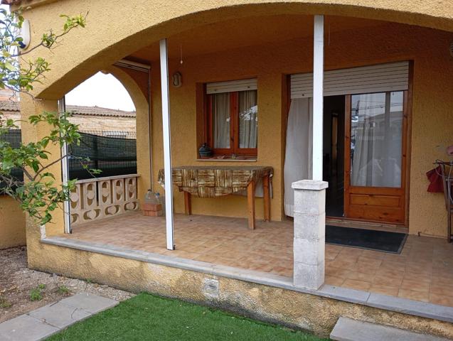 ACOGEDOR ADOSADO DUPLEX ESQUINERO EN EL CENTRO DE DELTEBRE photo 0