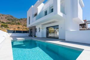 Villa En venta en Nerja photo 0