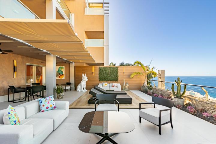 Vivienda Exclusiva con Terraza Panorámica y Acceso Directo a la Playa photo 0