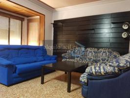 Piso de 100 m2 junto a Plaza Abat Oliva photo 0