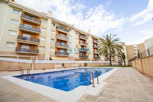 TU NUEVO HOGAR CON PISCINA Y PARKING EN TORREDEMBARRA photo 0