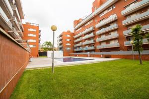 PISO CON TERRAZA ESQUINERA Y PISCINA COMUNITARIA EN REUS photo 0