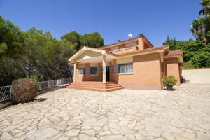 ESPECTACULAR CHALET EN CASTELLVELL DEL CAMP photo 0