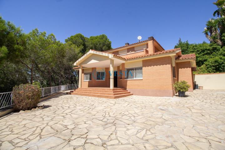 ESPECTACULAR CHALET EN CASTELLVELL DEL CAMP photo 0