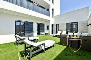 PRECIOSA PLANTA BAJA CON TERRAZA Y SÓTANO PARA ENTRAR A VIVIR photo 0