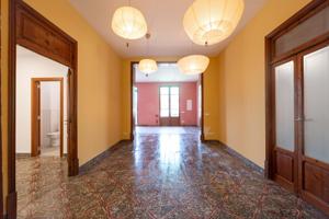 Bonito local para alquiler en Sineu photo 0