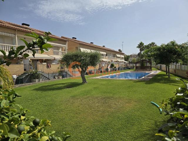 CASA ADOSADA ESQUINERA CON PISCINA COMUNITARIA photo 0