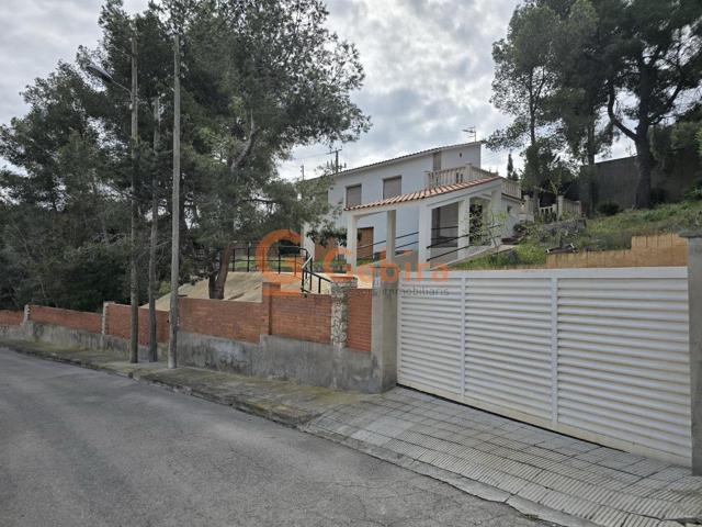 Casa independiente con gran parcela en Los Jardines photo 0