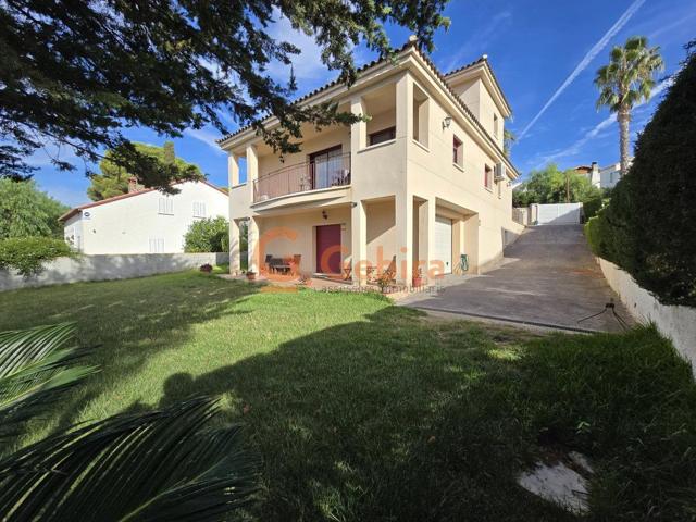 Encantadora casa independiente en venta en Cunit – Urbanización El Rectoret photo 0