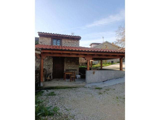 Casina de piedra con porche y amplio jardin photo 0