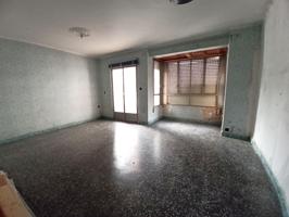 Se vende piso para reformar en el centro de Alzira photo 0