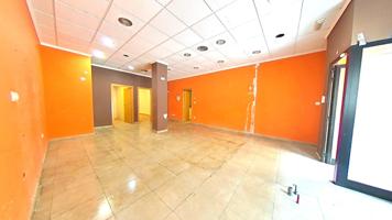 Se vende amplio local comercial en Carlet photo 0