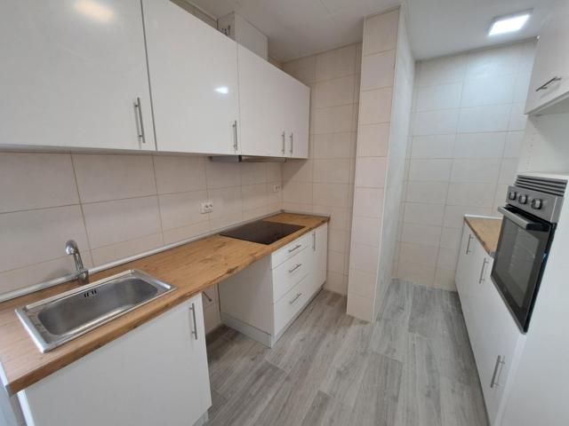 Piso en venta recientemente reformado, zona Avenidas, en Carcaixent!! photo 0