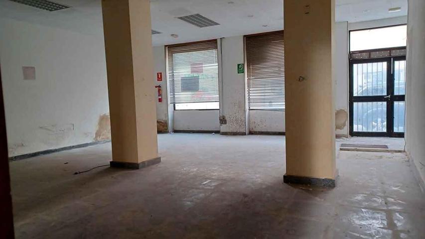¡Oportunidad de inversión! Local en venta en La Pobla Llarga photo 0