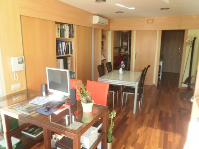 Se vende precioso piso reformado en Av Santos Parronos en Alziraa photo 0