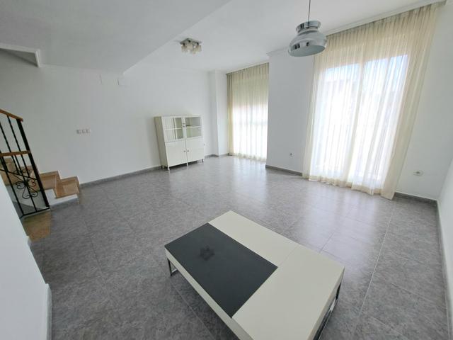 Se vende precioso adosado en Alzira photo 0