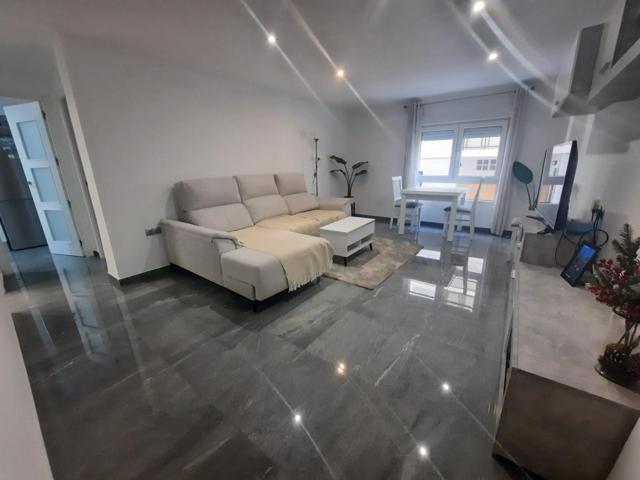 Precioso piso reformado junto a la Avenida Santos Patronos photo 0