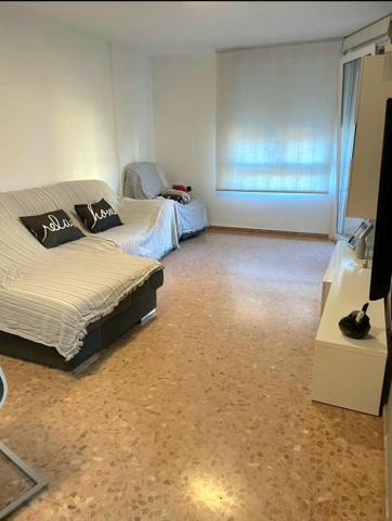 Se vende estupendo piso por la zona de Germanies en Carcaixent, incluye plaza de parking y trastero photo 0
