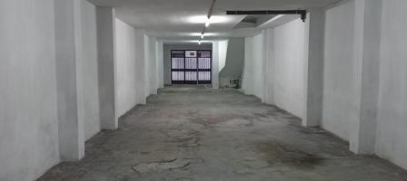 Amplio local en venta en Alzira photo 0