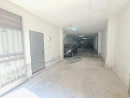 Amplio local en venta en Alzira photo 0
