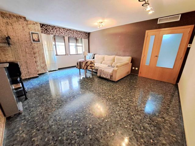 Se vende espectacular piso en la zona de Albuixarres en Alzira photo 0