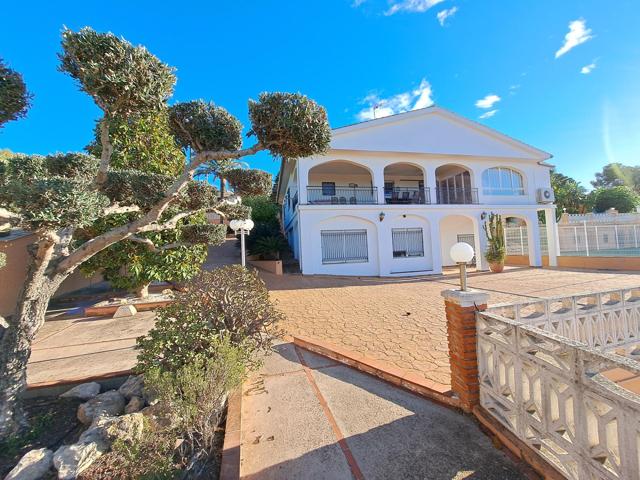 ESPECTACULAR CHALET EN URBANIZACION DE SAN BERNAT EN ALZIRA photo 0
