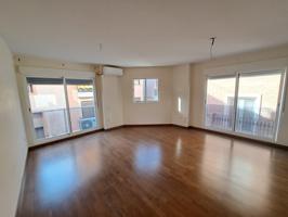 PISO EN VENTA EN EL CENTRO CON GARAJE Y TRASTERO photo 0