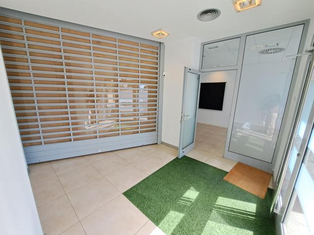 🏢 Local comercial en pleno centro de Carcaixent – listo para entrar a trabajar photo 0