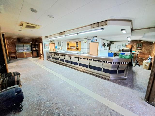 Se vende amplio local comercial de 222 m2 con posibilidad de convertirlo en vivienda y garaje photo 0