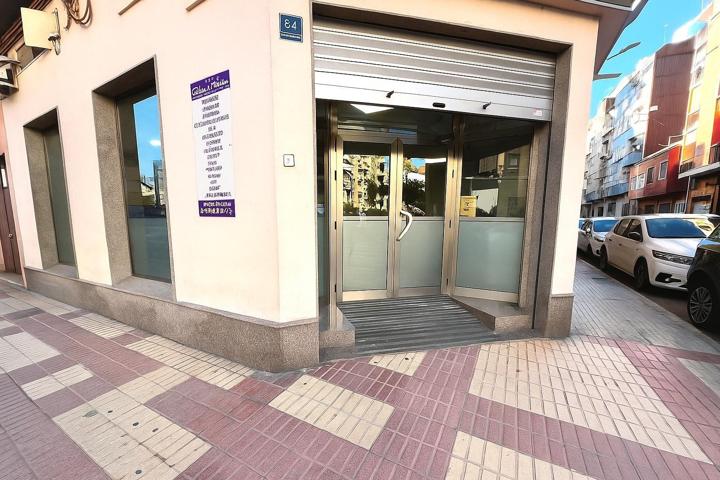¡Local Comercial en venta y totalmente equipado en Carcaixent! photo 0