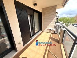Apartamento en la playa con piscina y garaje photo 0