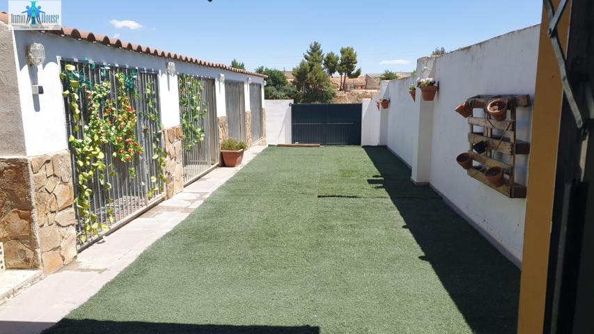 CHALET ADOSADO EN CASAS DE JUAN NUÑEZ - ALBACETE photo 0