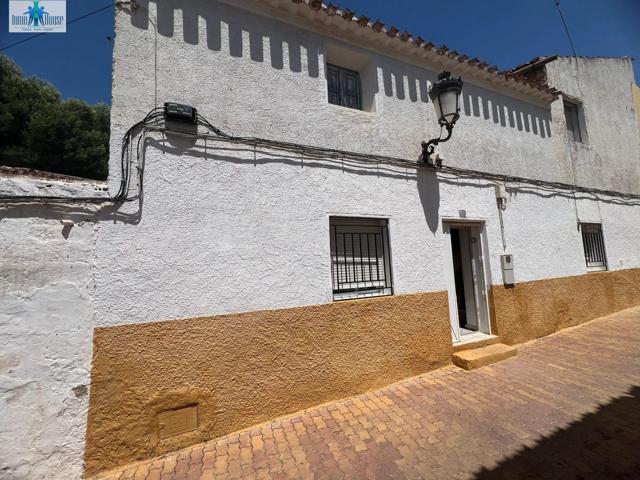 SE VENDE TERRENO CON DOS CASAS - ALCADOZO photo 0