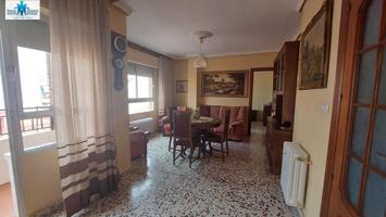 VIVIENDA BIEN CUIDADA Y CON MUCHA LUZ photo 0