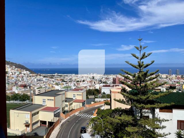 Vivienda amplia y luminosa con vistas, garaje y ascensor. photo 0