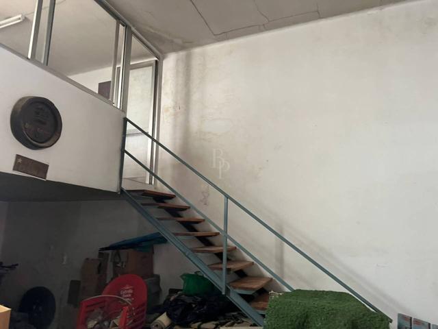 Almacen en venta en Nucli Urbà photo 0