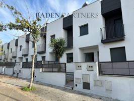 Oportunidad de Inversión: Casa Adosada con Vistas al Mar photo 0